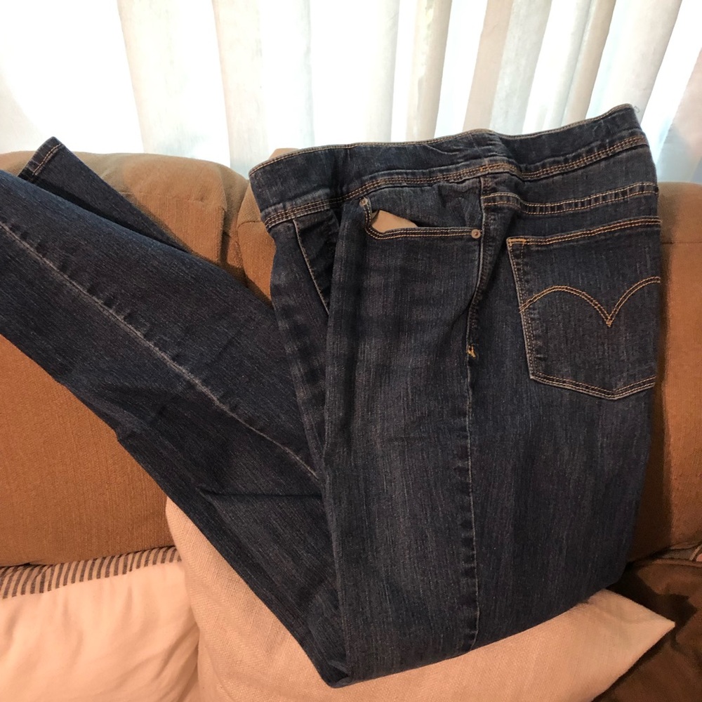 Like new sz 8 Levi’s.